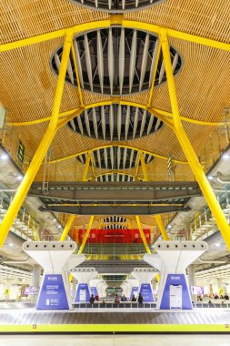 Madrid, İspanya - 20 Kasım 2019 Madrid Barajas Havaalanı 4..
