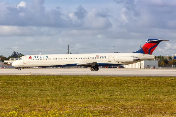 Miami Florida April 2019 Delta Air Lines Mcdonnell Douglas Airplane — Stock Photo, Image