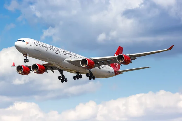 Londýn Velká Británie Července 2018 Virgin Atlantic Airbus A340 600 — Stock fotografie