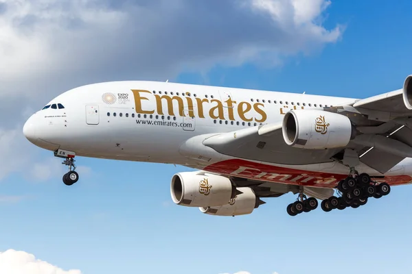 Londres Reino Unido Julho 2018 Avião Emirates Airbus A380 Aeroporto — Fotografia de Stock