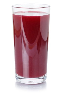 Böğürtlen suyu. Beyaz arka planda izole edilmiş bir bardakta meyve suyu.