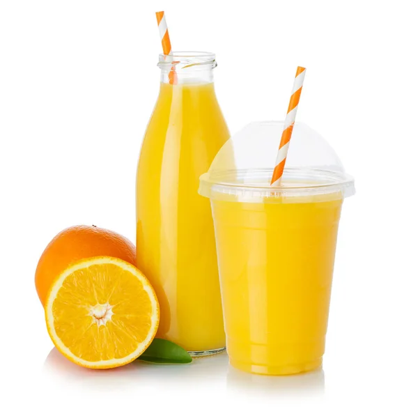 オレンジフルーツスムージージュースボトルにストローオレンジを飲み 白い背景に孤立したカップ — ストック写真