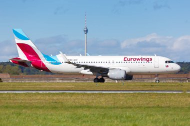 Stuttgart, Almanya - 4 Ekim 2020 Eurowings Avrupa Airbus A320 uçağı Almanya 'daki Stuttgart Havaalanı' nda. Airbus, Toulouse, Fransa merkezli bir Avrupalı uçak üreticisi..