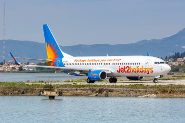 Korfu, Yunanistan - 19 Eylül 2020 Jet2 Boeing 737-800 uçağı Yunanistan 'daki Corfu Havaalanı' nda. Boeing, merkezi Chicago 'da bulunan bir Amerikan uçak üreticisi..