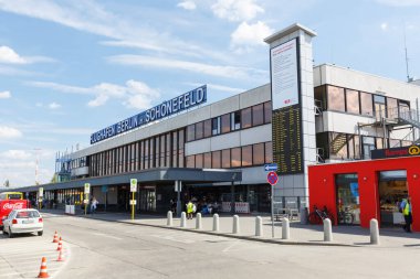 Berlin, Almanya - 20 Ağustos 2020 Berlin Schnefeld Schonefeld Havaalanı Terminal Binası.