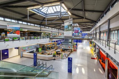 Leipzig, Almanya - 18 Ağustos 2020 Leipzig Halle LEJ Havaalanı Terminal Binası.