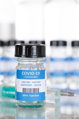 Coronavirus aşı şişesi Corona Virüs COVID-19 Covid aşıları şırınga fotokopi alanı resim şişeleri