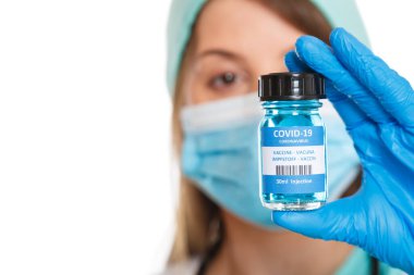 Coronavirus aşı şişesi Corona Virüs COVID-19 doktor Covid aşıları beyaz arka planda izole edildi.