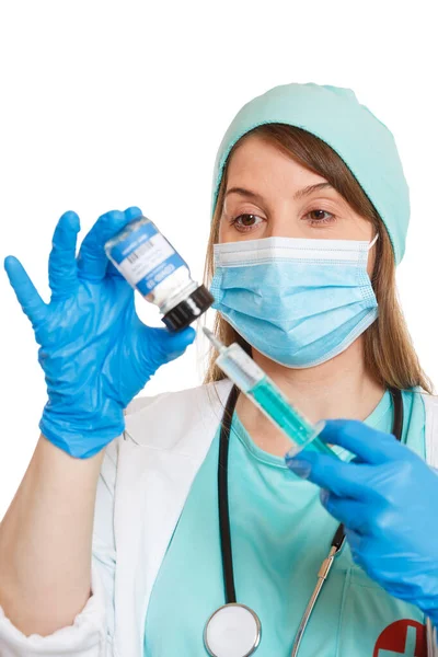 コロナウイルスワクチンボトルコロナウイルス注射器医師Covid 19コヴィドワクチン肖像画形式白い背景に隔離 — ストック写真