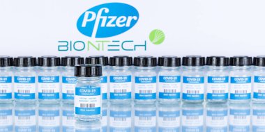 Pfizer Biontech Coronavirus Aşısı Corona Virüsü COVID-19 Covid aşıları panoramik fotoğraf şişeleri