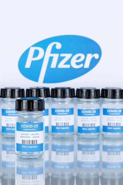 Pfizer Coronavirus Vaccine Corona Virus Covid Vacciner Porträtt Format Flaskor — Stockfoto