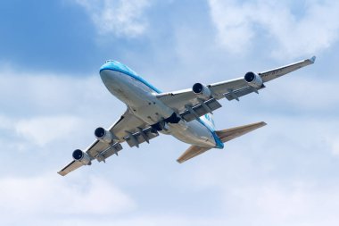 Sint Maarten, Hollanda Antilleri - 18 Eylül 2016 KLM Asia Boeing 747-400 uçağı Karayiplerdeki Sint Maarten Havalimanı 'nda (SXM).