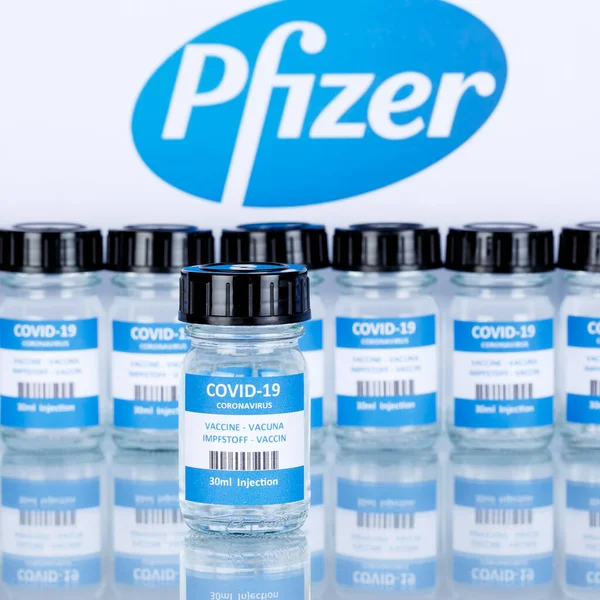 Pfizer Coronavirus Aşısı Corona Virüsü COVID-19 Covid Aşıları Kare Şişeler