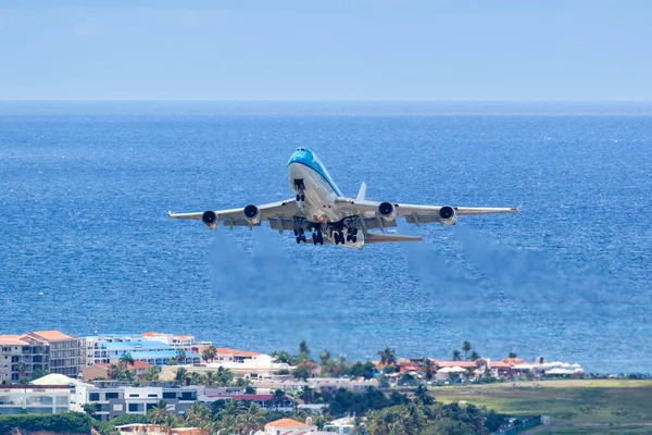 オランダのセント マーテン アンティルズ 2016年9月18日Klmアジア ボーイング747 400型機がカリブ海のセント マーテン空港 Sxm に到着 — ストック写真