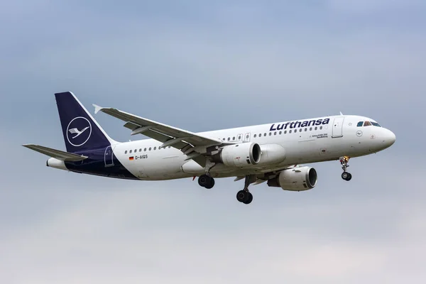 London United Kingdom July 2019 Lufthansa Airbus A320 Airplane London — Stock Photo, Image