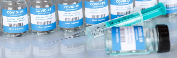 Coronavirus Vaccine Bottle Corona Virus Syringe Covid Covid Vaccines Panoramic — Stock Photo, Image