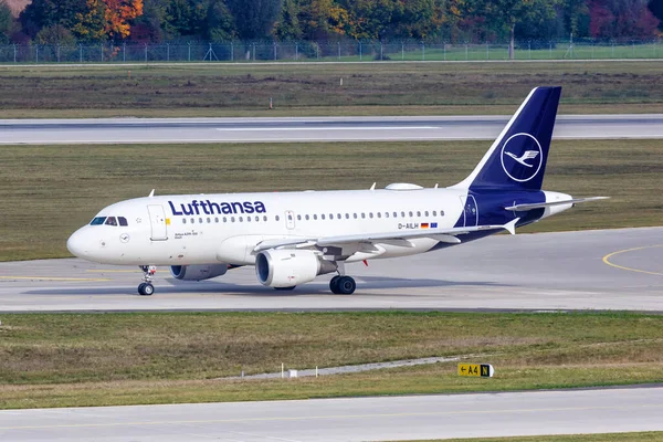 Munich Germany October 2020 Lufthansa Airbus A319 Airplane Munich Airport — Zdjęcie stockowe
