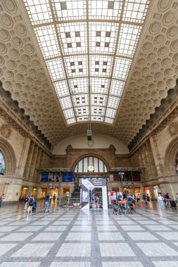 Leipzig, Almanya - 19 Ağustos 2020 Leipzig ana tren istasyonu Hauptbahnhof Hbf Deutsche Bahn DB Almanya.