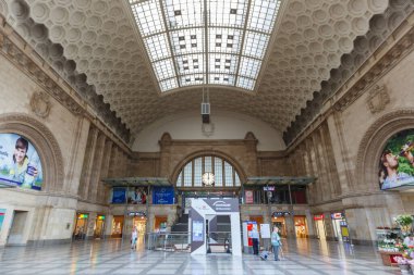 Leipzig, Almanya - 19 Ağustos 2020 Leipzig ana tren istasyonu Hauptbahnhof Hbf Deutsche Bahn DB Almanya.