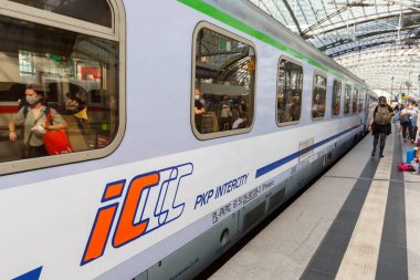 Berlin, Almanya - 20 Ağustos 2020 Berlin ana tren istasyonu Hauptbahnhof Hbf, Almanya.