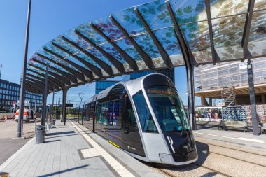 Lüksemburg - 24 Haziran 2020 Lüksemburg 'da Lüksemburg tramvayı toplu taşımacılık istasyonu.