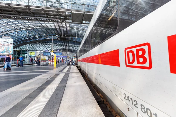 Berlin Niemcy Sierpnia 2020 Logo Deutsche Bahn Niemiecki Pociąg Dużych — Zdjęcie stockowe