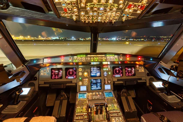 Stuttgart Alemanha Fevereiro 2018 Cockpit Germanwings Airbus A319 Stuttgart Airport — Fotografia de Stock