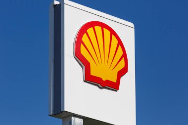 Stuttgart, Almanya - 17 Mayıs 2020 Shell benzin istasyonu logosu Almanya 'da imza şirketi.