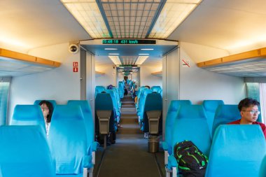 Şangay, Çin - 27 Eylül 2019 Şangay Transhızlı Maglev Manyetik Havalanma Treni Çin 'de iç uzay.