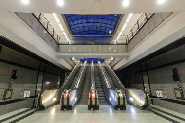 Dortmund, Almanya - 9 Ağustos 2020 Dortmund Metro MRT Stadtbahn İstasyonu Westfalenhallen, Almanya.