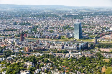 Frankfurt, Almanya - 27 Mayıs 2020 ECB Avrupa Merkez Bankası gökdeleni Almanya 'da gökyüzü fotoğrafı.