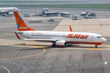 Seul, Güney Kore - 25 Mayıs 2016 Jeju Air Boeing 737-800 Seul Gimpo Havaalanı. Boeing, merkezi Chicago 'da bulunan bir Amerikan uçak üreticisi..