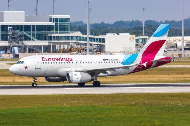 Münih, Almanya - 20 Temmuz 2019 Eurowings Airbus A319 Münih Havaalanı (MUC). Airbus, Toulouse, Fransa merkezli bir Avrupalı uçak üreticisi..