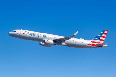 New York, New York - 1 Mart 2020 American Airlines Airbus A321 New York JFK Havaalanı, ABD. Airbus, Toulouse, Fransa merkezli bir Avrupalı uçak üreticisi..