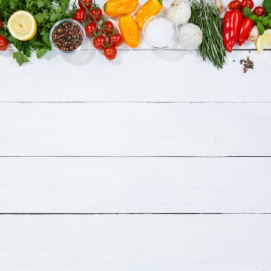 Sebzeler sağlıklı vejetaryendir. Organik gıdalar yer. Kopyalama alanı. Tahta bir kare üzerinde.