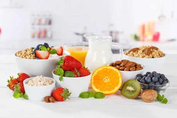Hälsosam Frukost Jordgubbe Yoghurt Frukt Skål Pott Äta Yoghurt Mat — Stockfoto
