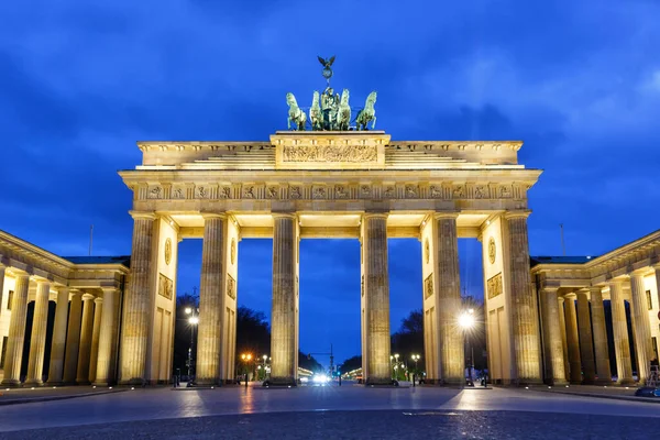 Berlin Brandenburger Tor Brandenburg Gate Германии Вечернее Время Синие Сумерки — стоковое фото