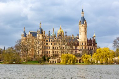 Schwerin Şatosu Schweriner Schloss Parlamento Hükümeti Mecklenburg-Vorpommern Almanya 'nın simgesi