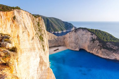 Zakynthos Adası Yunanistan gemi enkazı Navagio sahil seyahati turizmi