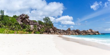 Seyşeller Grand Anse plajı La Digue adası panoramik manzaralı tatil turizmi