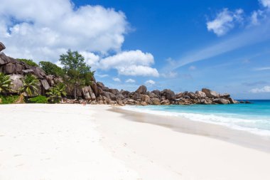 Seyşeller Grand Anse plajı La Digue adasında tatil gezisi turizmi