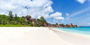 Seyşeller Grand Anse plajı La Digue adası panoramik manzaralı tatil turizmi