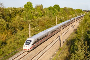 Stuttgart, Almanya - 9 Mayıs 2021 ICE 4 Deutsche Bahn DB Almanya 'da yüksek hızlı tren hattı Mannheim-Stuttgart.