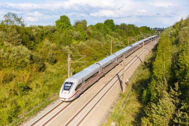 Stuttgart, Almanya - 14 Mayıs 2021 ICE 4 Deutsche Bahn DB Almanya 'da yüksek hızlı tren hattı Mannheim-Stuttgart.