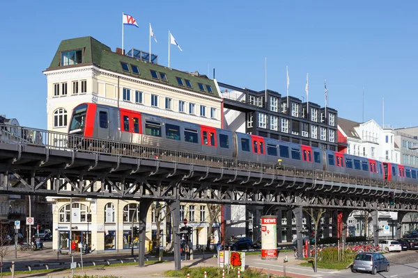 Hamburg Almanya Nisan 2021 Hochbahn Metro Treni Elbpromenade Landungsbrcken Hamburg — Stok fotoğraf