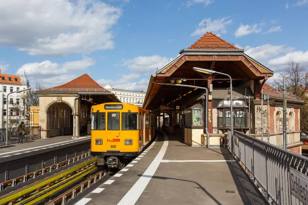 Берлін Німеччина Квітня 2021 Лінія Метро Станції Schlesisches Tor Берліні — стокове фото