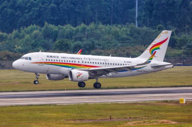 Chengdu, Çin - 22 Eylül 2019 Tibet Havayolları Airbus A319, Chengdu Shuangliu Havaalanı (CTU).