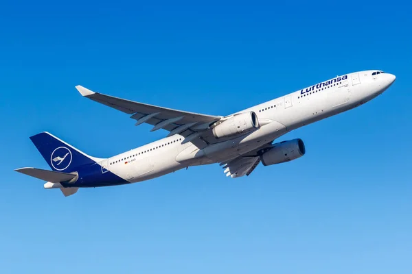 Francoforte Germania Febbraio 2021 Aereo Lufthansa Airbus A330 300 All — Foto Stock