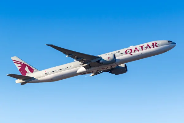 Frankfurt Duitsland Februari 2021 Qatar Airways Boeing 777 300Er Vliegtuig — Stockfoto