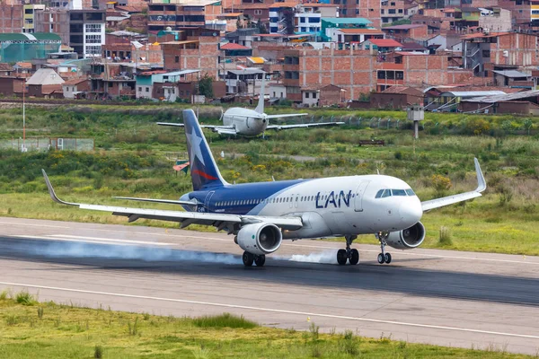 Cuzco Peru February 2019 Lan Airbus A320 Airplane Cuzco Airport — Stock Photo, Image